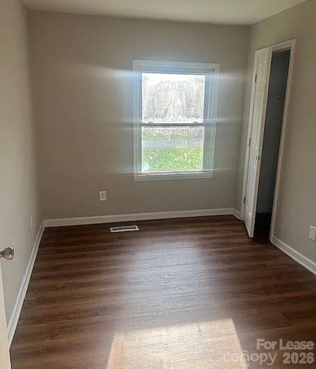 Photo - 740 Log Cabin Dr
