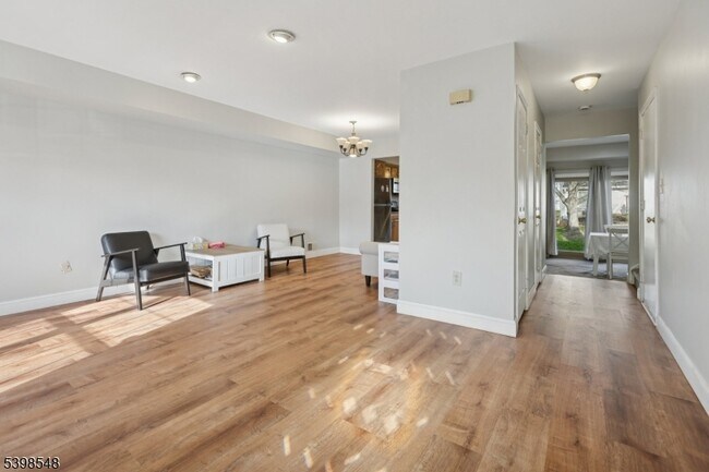 Photo - 360 Cotswold Pl