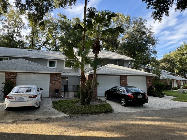 Photo - 626 Red Oak Cir Townhome