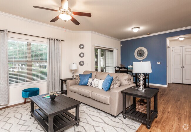 2BR, 2BA - 1076SF