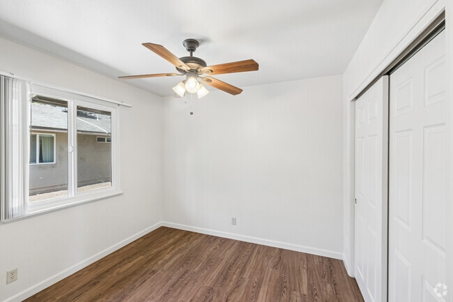 2BR, 1BA - 800SF - Bedroom