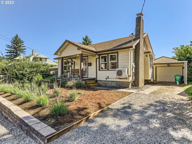 NORTH PORTLAND! Charming 1920s Bungalow w... - NORTH PORTLAND!  Charming 1920s Bungalow w... House
