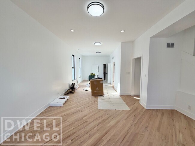 Photo - 916 N Noble St Unidad PH