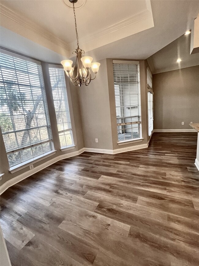 Building Photo - 5353 Memorial Dr Unit 1044