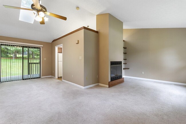 Photo - 305 Cherokee Dr