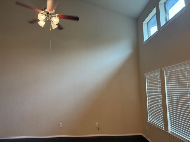 Living room - 333 Phoebe Dr