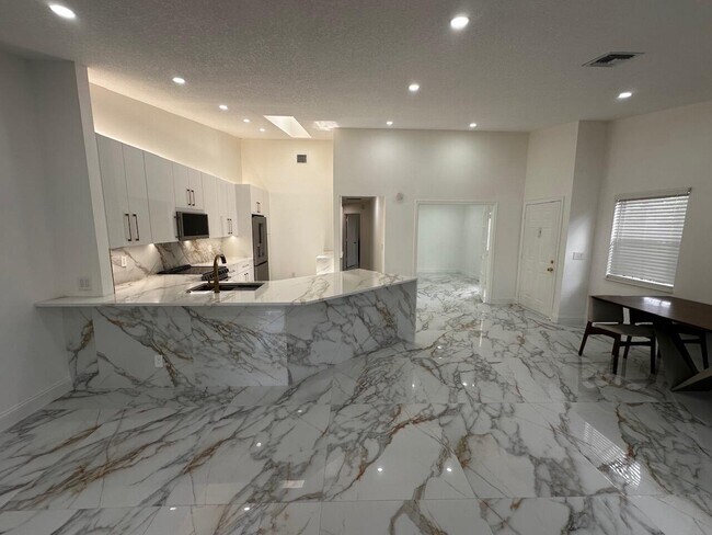 Photo - 2173 Discovery Cir W