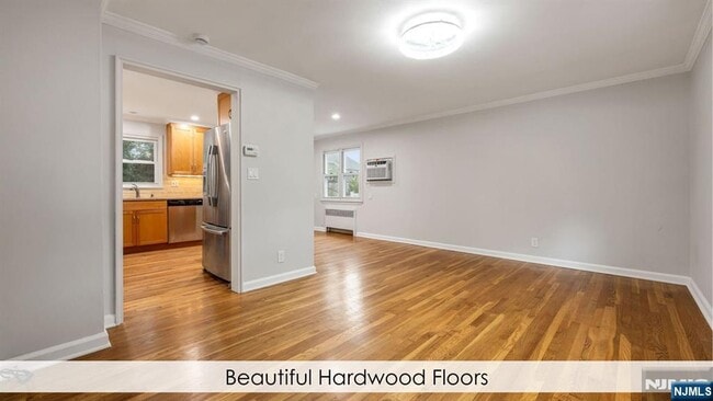 Photo - 464 Dorchester Rd