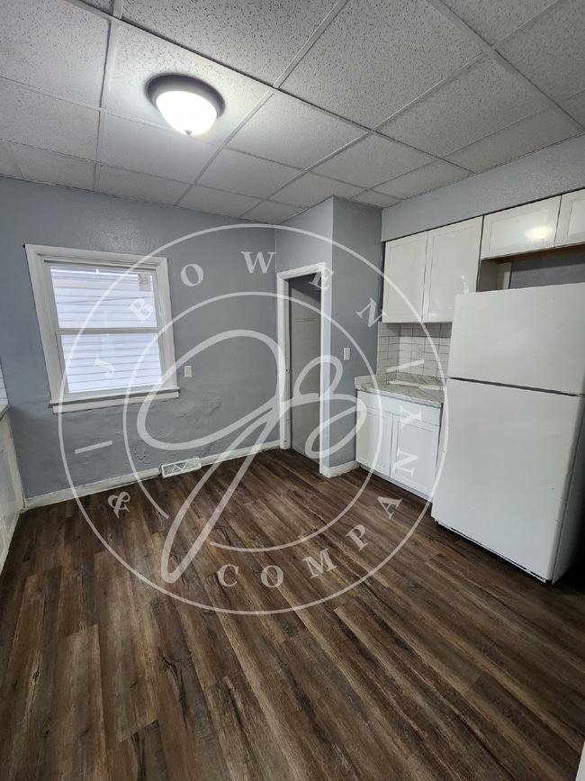 Photo - 3 bed 1 bath with lots of space!