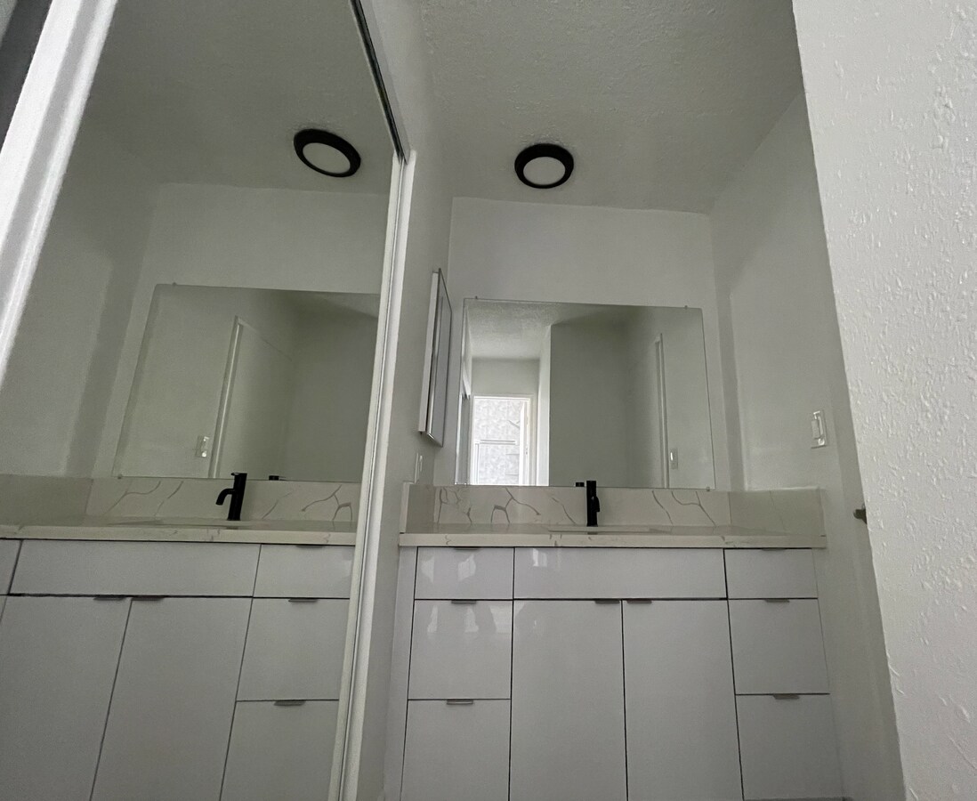 Photo - 6554 La Mirada Ave Unidad 28