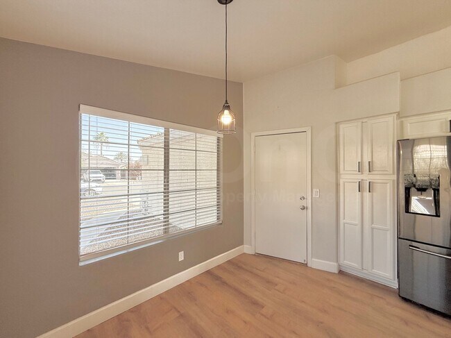 1914 E Palomino Dr
