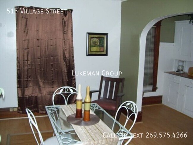 Photo - 515 Village St