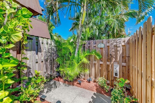 Photo - 3530 Gardens E Dr