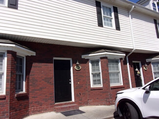 Photo - 403 N Wilson St
