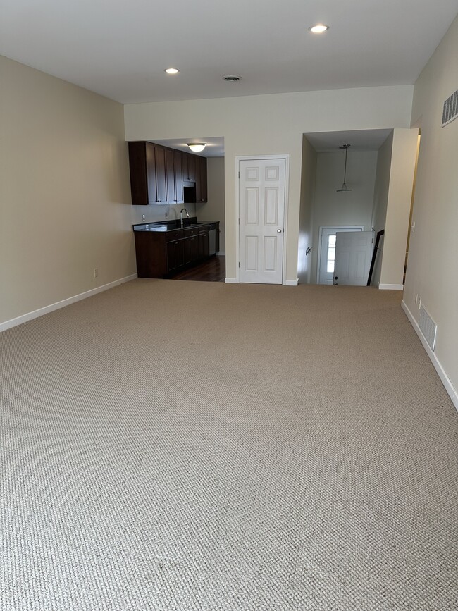 Photo - 252 Terraplane Dr SE