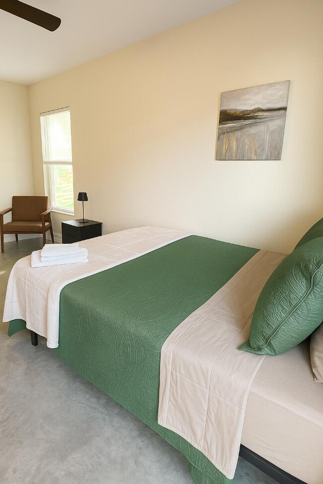 Photo - 2010 Lake Cannon Dr NW