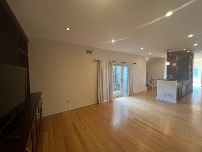 Photo - Beautiful 3 Bedroom/ 2.5 Bath with Integra...