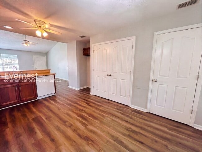 Photo - 2836 Roscommon Dr