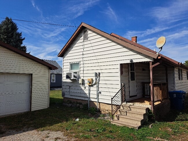 Photo - 718 Center St
