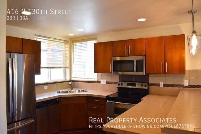 Photo - 416 N 130th St