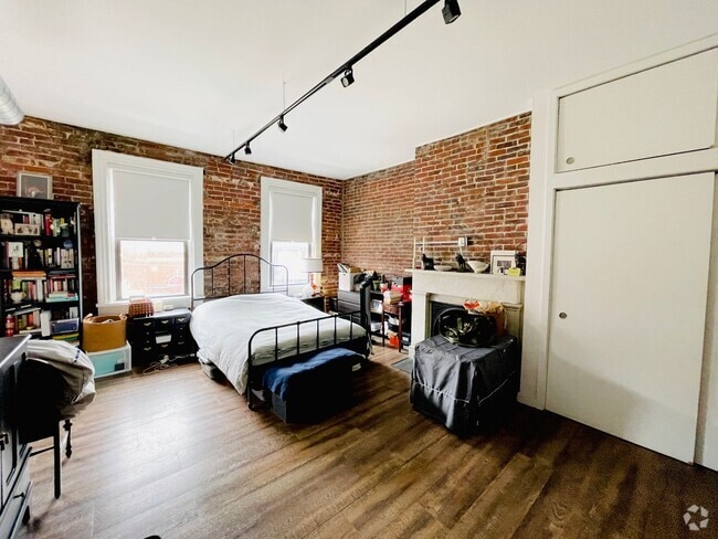 Building Photo - Spacious Master Bedroom and En-Suite in La... Rental