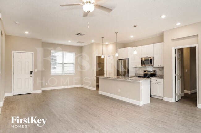 Photo - 674 Tobias St