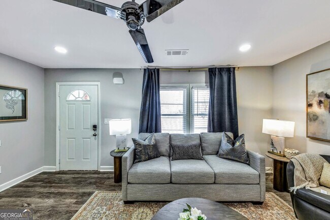 6230 Love St