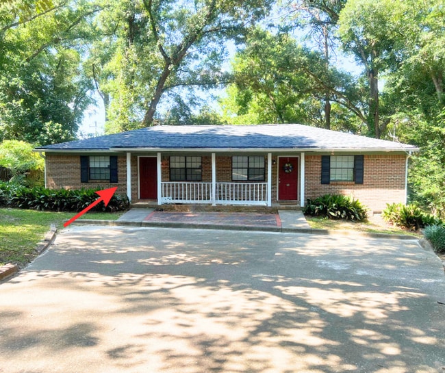 Building Photo - COMING SOON – 2BR/1BA Duplex in Tallahasse...