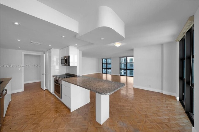 Building Photo - 1111 Crandon Blvd Unit A1107