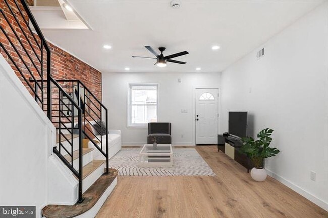 Photo - 921 S Alden St