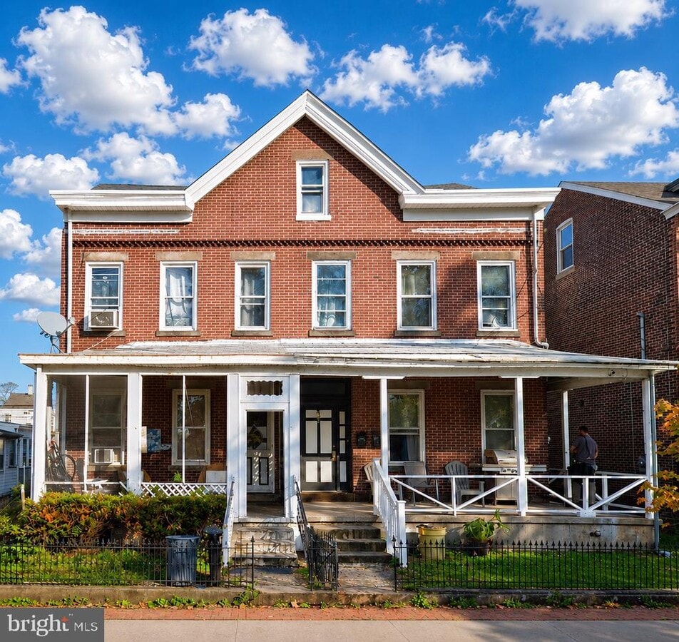 Photo - 944 Lamberton St