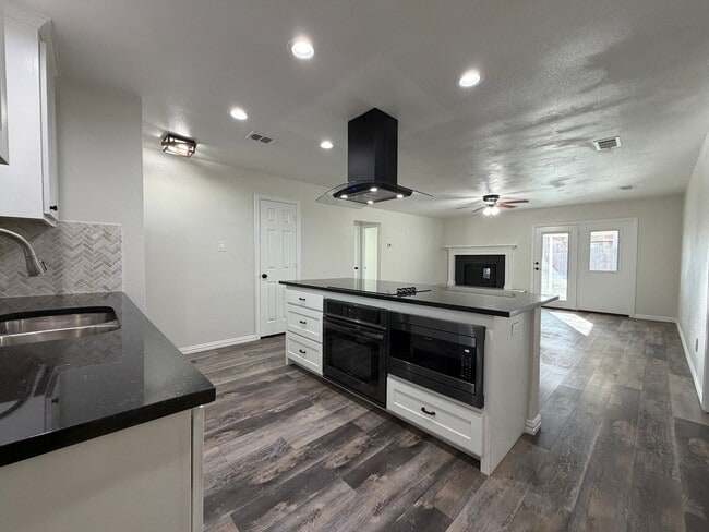 Photo - AVAILABLE NOW 3 BEDROOM 2 BATH HOME IN SAGINAW