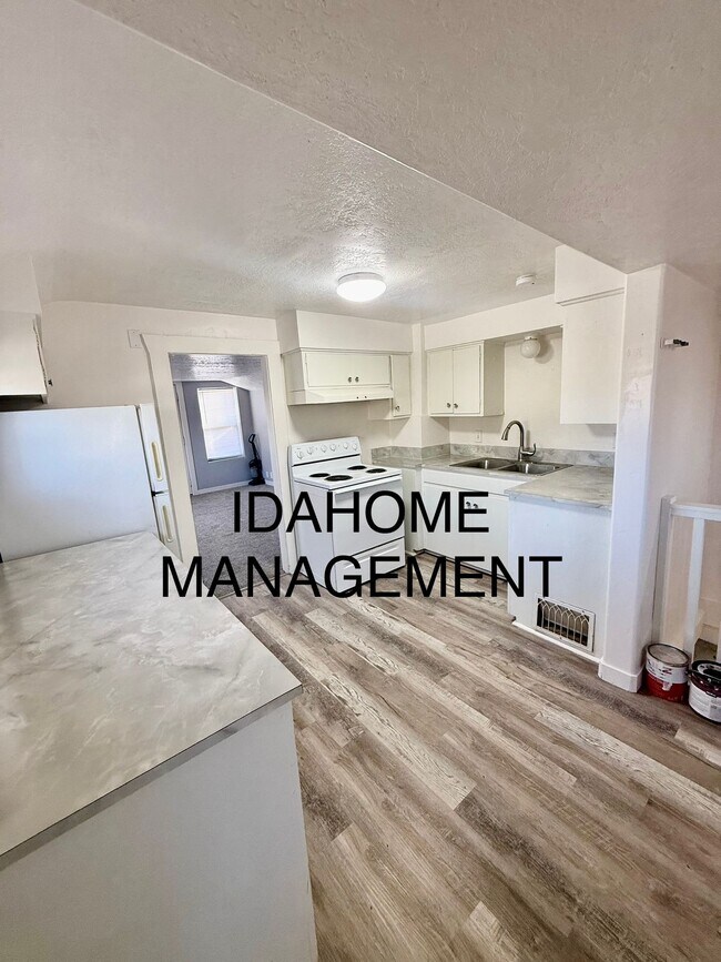 624 W Benton St Unit 624 W Benton St