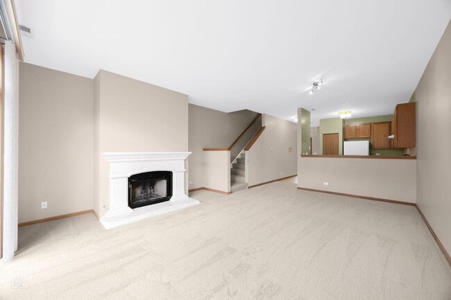 Photo - GORGEOUS 2 BEDROOM TOWNHOME LOCATED IN LINDENHURST AVAILABLE JUNE 14!