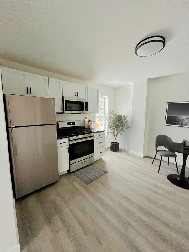 Photo - 608 E Bridge St Unidad Upper