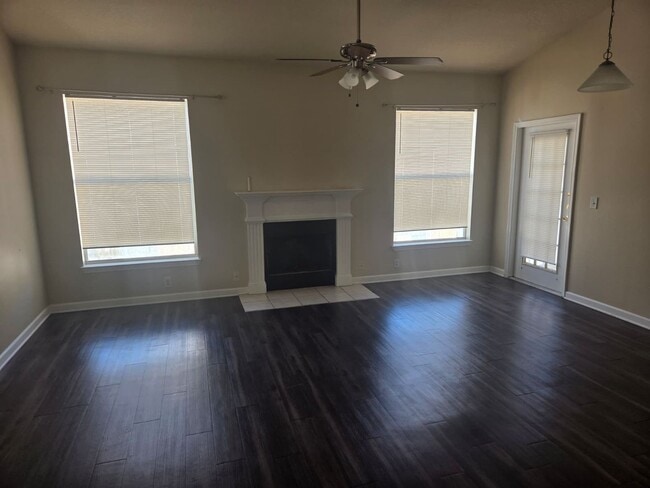 Photo - 2 Bedroom 2 bathroom unit available now!