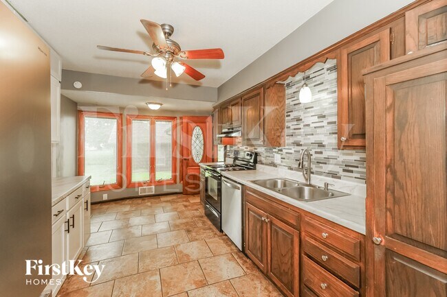 Photo - 509 SW Victor Dr