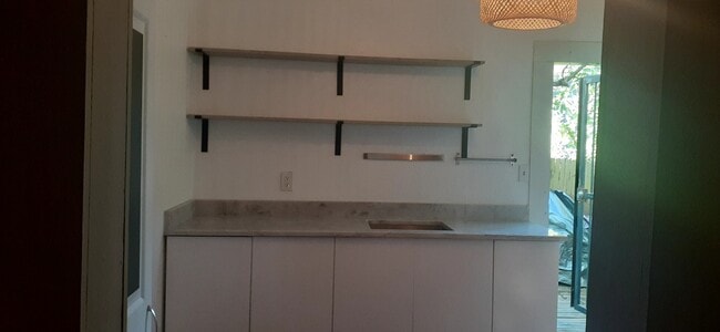 Photo - 215 Kings Ct