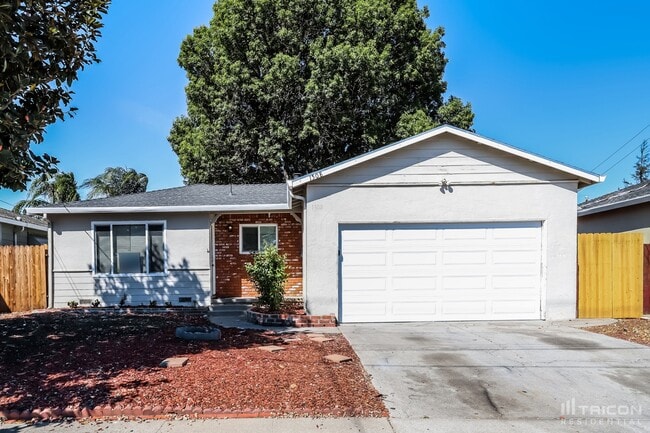 Building Photo - 1508 Crestview Dr Rental