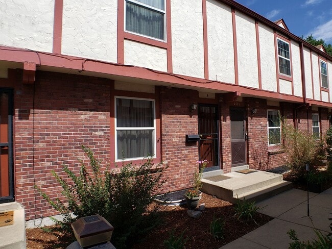 Building Photo - 1048 Josephine St