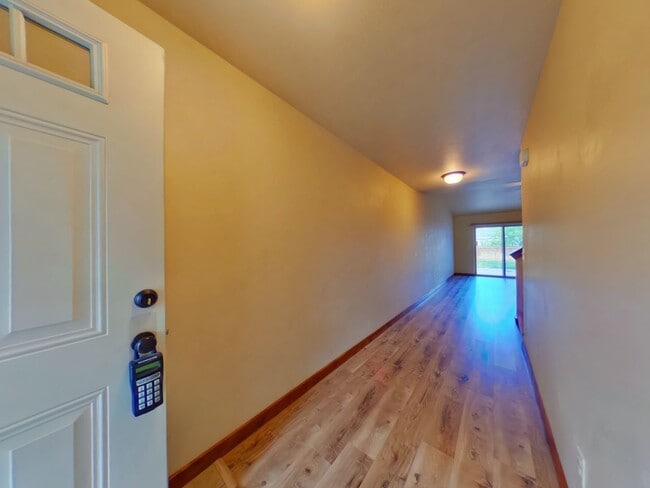 Photo - Beautiful 3 bedroom 2 1/4 bath townhouse in 4 Corners! Fenced backyard!