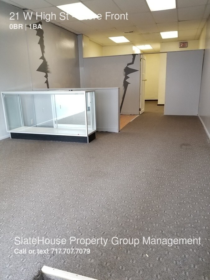 Store front in downtown Elizabethtown Apartment For Rent in