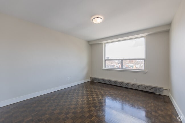 1BR, 1BA - 652SF - Bedroom - 66 Spadina Road