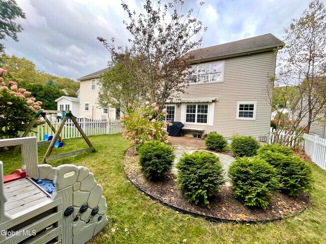 Photo - 8 Furlong St