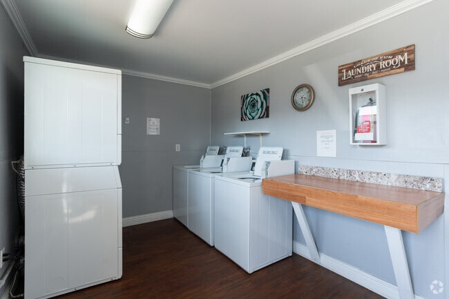 Laundry Room - Villa Grove Apartments