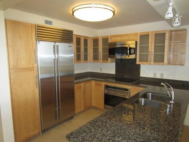 Photo - 2 BD / 2 BA Condo in Kakaako!