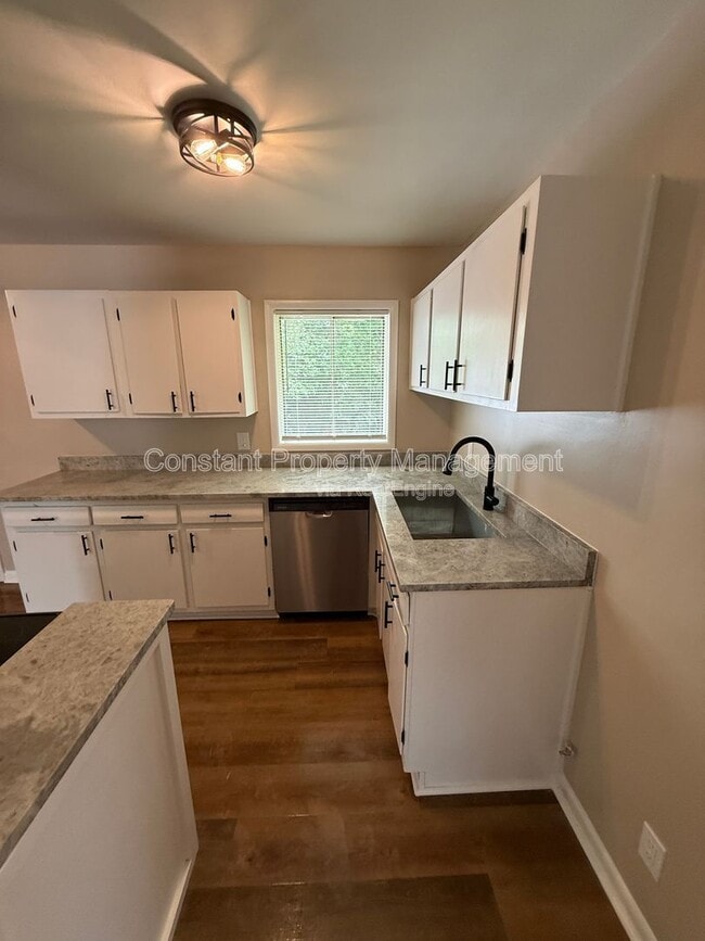 Photo - 3469 Kingsbury Dr