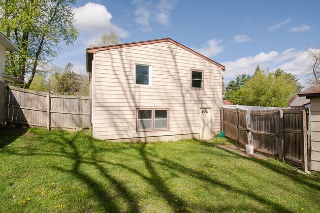 Photo - Close to Downtown Location with Fenced Yard