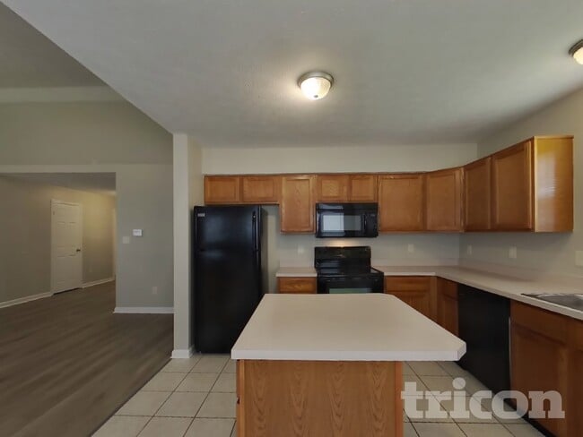 Photo - 477 Yorktown Ln
