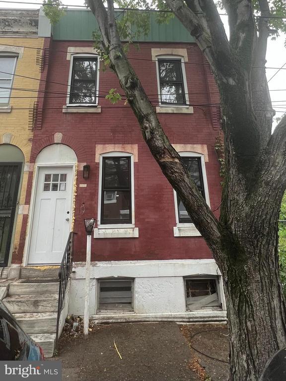 Building Photo - 2541 W Sergeant St Rental